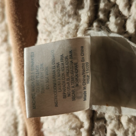 Sherpa/Suede textured Blanket - Picture 3 of 3